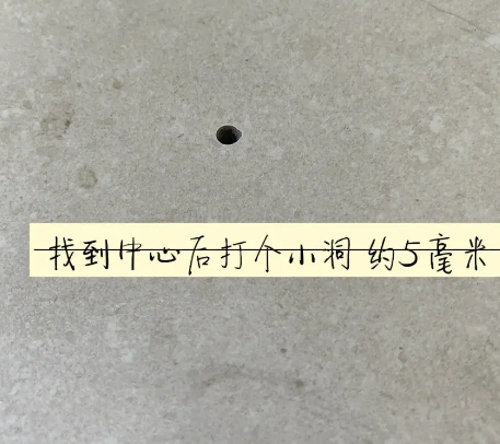 海城瓷砖空鼓维修公司专业解答在瓷砖铺贴过程中，如果砂料搅拌不均匀，将会带来以下问题